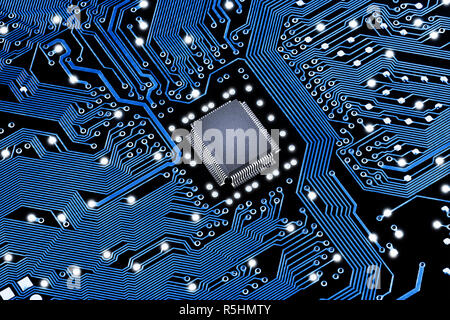 Noir-bleu avec microchip PCB. Le concept de la technologie informatique Banque D'Images