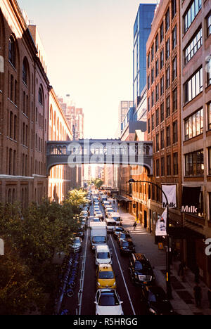West 15th Street ou skybridge pont en ciel photographié à partir de la ligne haute, Chelsea Market, Chelsea, Manhattan, New York City, États-Unis d'Amérique. Banque D'Images