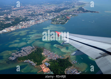 Vue aérienne de Kota Kinabalu, Sabah et l'île de Gaya Banque D'Images