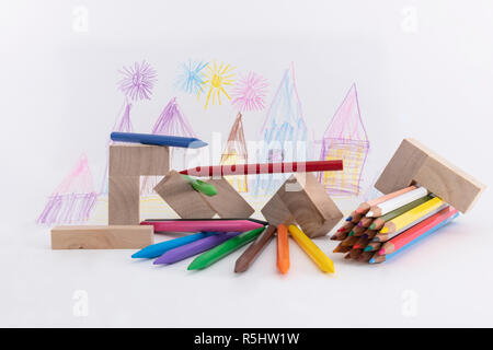 Avec des crayons de couleur dessin d'enfant sur le fond blanc Banque D'Images