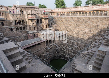 Chand Baori stepwell dans le village d'Abhaneri, Rajasthan, Inde Banque D'Images