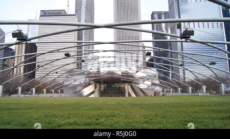 CHICAGO, ILLINOIS, UNITED STATES - Oct 12th, 2015 : le centre-ville vue du Pavillon Jay Pritzker theatre du millenium park Banque D'Images