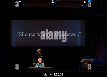 À Battery Park City's Museum of Jewish Heritage Dr Ruth Wertheimer, un survivant de l'Holocauste, a participé à une lecture de "nuit" par Elie Wiesel. Banque D'Images