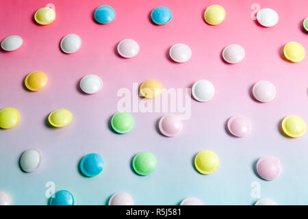 Bonbons multicolores de la soucoupe volante Banque D'Images