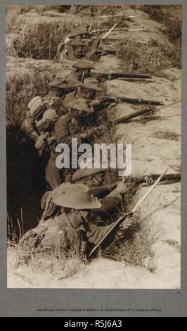 Gharwalis [sic] une doublure de tranchée de réserve dans l'attente d'une attaque allemande. 1915. 'India Office Compte rendu officiel de la Grande Guerre. 22-Apr-21. Les photos apparaissent dans une variété de tailles, formes et couleurs dont les tons de bleu, vert et brun. Ils enregistrer des scènes de la vie militaire, telle que vécue par les Indiens et les armées britanniques en France pendant la Première Guerre mondiale. Les scènes de bataille ne sont pas réels mais mis en scène de manœuvres. Source : Photo 21/(72). Auteur : Big Sur, H. D. Banque D'Images