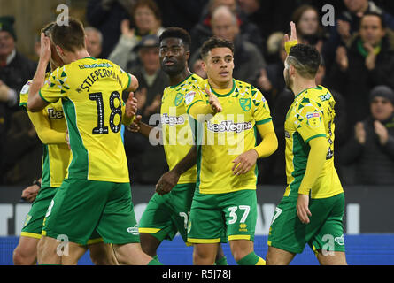 La ville de Norwich Max Aarons célèbre marquant son deuxième but de côtés du jeu pendant le match de championnat à Sky Bet Carrow Road, Norwich. Banque D'Images