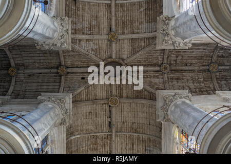 Plafond de l'église Eglise Saint-Panteleon à Troyes, France Banque D'Images