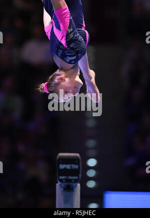 Ludwigsburg, Allemagne. 1er décembre 2018. Sarah Voss (TZ) au DSHS Koeln poutre. GES/gym/1ère Bundesliga : DTL final, 01.12.2018 - dans le monde de l'utilisation | Credit : dpa/Alamy Live News Banque D'Images