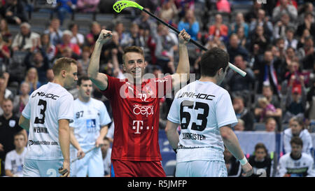 Prague, République tchèque. 1er décembre 2018. Adam Delong (CZE) célèbre son troisième but chez les hommes aux Championnats du Monde de Floorball, groupe un match République tchèque contre l'Allemagne, joué à Prague, en République tchèque, le samedi, 1 décembre, 2018. Credit : Michal Kamaryt/CTK Photo/Alamy Live News Banque D'Images