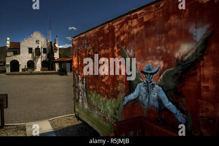 Caliente, Nevada, USA. Août 17, 2017. Le Caliente Railroad Depot et imprimés à la main sur la voiture Historique Mission néogothique de la gare, situé à Caliente, Nevada. Credit : L.E. Baskow/ZUMA/Alamy Fil Live News Banque D'Images