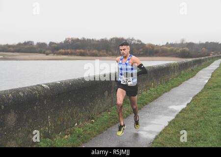 Chasewater, Staffordshire, Royaume-Uni. 1er décembre 2018. Les coureurs participant à la course annuelle de pudding Chrsitmas Crédit : Daniel James Armishaw/Alamy Live News Banque D'Images