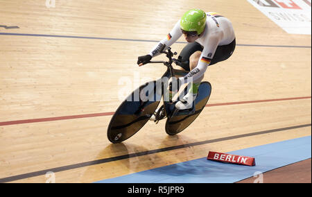 Berlin, Allemagne. 06Th Nov, 2018. Cyclisme : la Coupe du Monde de vélo de piste. Le pilote allemand Joachim Eilers remporte la finale du 1 km du procès. Crédit : Joerg Carstensen/dpa/Alamy Live News Banque D'Images