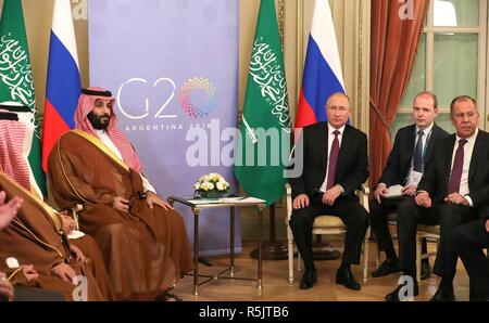 Buenos Aires, Argentine. 1er décembre 2018. Le président russe Vladimir Poutine, à droite, lors d'une réunion bilatérale avec l'Arabie Prince Mohammed bin Salman en marge de la réunion au sommet du G20, le 1 décembre 2018 à Buenos Aires, Argentine. Credit : Planetpix/Alamy Live News Banque D'Images