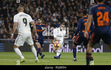 Madrid, Madrid, Espagne. 1er décembre 2018. Dani Carvajal (Real Madrid) vu en action pendant la match de la Liga entre le Real Madrid et Valence CF au stade Santiago Bernabéu de Madrid. Credit : Manu Haiti/SOPA Images/ZUMA/Alamy Fil Live News Banque D'Images