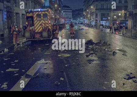 Paris, France. 1er décembre 2018. Jaune à Paris France, Décembre 01/2018 : des dommages considérables à l'écart de la manifestation Crédit : Saïd Anas/Alamy Live News Banque D'Images