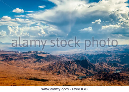 Vue Aérienne De La Montagne Et Du Désert Près De Las Vegas