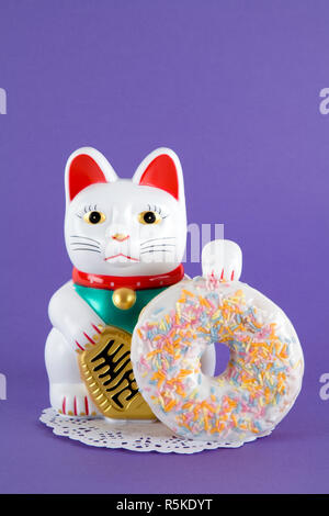 Maneki neko donut Banque D'Images