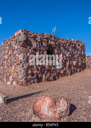 L'agate House ruin, Long Log et Agate House, des sentiers du Parc National de la Forêt Pétrifiée, Arizona. Banque D'Images