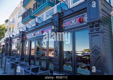BAR Harbor, Maine - le 21 septembre 2015 : Bar Harbour, sur la côte du Maine, a une population de seulement 5 000 navires de croisière mais apporter 250 000 touristes un Banque D'Images