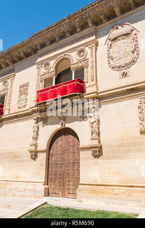 Justice et prison ancienne détail façade, maintenant l'Hôtel de Ville, Baeza, Espagne Banque D'Images