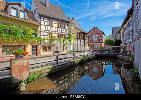 Annweiler trifels sur avec la vieille ville Banque D'Images