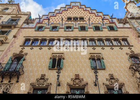 Barcelone, Espagne - 21 octobre 2013 : Façade de la Casa Amatller, célèbre bâtiment conçu par Antoni Gaudi et l'une des principales attractions touristiques de Barc Banque D'Images