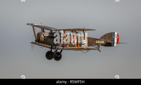 Biggleswade, UK - 6 mai 2018 : une guerre mondiale 1 vintage 1917 Bristol F2.b fighter bomber en vol à la Shuttleworth Collection. Banque D'Images