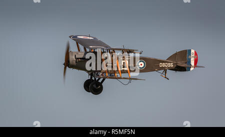 Biggleswade, UK - 6 mai 2018 : une guerre mondiale 1 vintage 1917 Bristol F2.b fighter bomber en vol à la Shuttleworth Collection. Banque D'Images