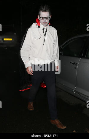 Des stars en laissant Jonathan Ross' Halloween party annuel à Londres avec : Louis Theroux Où : London, Royaume-Uni Quand : 01 novembre 2018 Source : WENN.com Banque D'Images