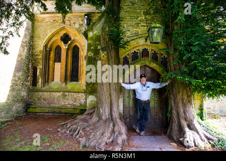 Église Saint Edwards Yew Trees dans la ville marchande de Stow on the Wold, dans les Cotswolds, Angleterre. Banque D'Images