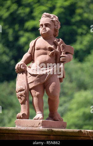 Angel, statue dans le jardin du cloître Bronnbach dans Reicholzheim près de Wertheim, Allemagne Banque D'Images