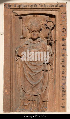 Une plaque commémorative sur le portail de la cathédrale de Santa Maria Assunta je San Cassiano à Bressanone, Italie Banque D'Images