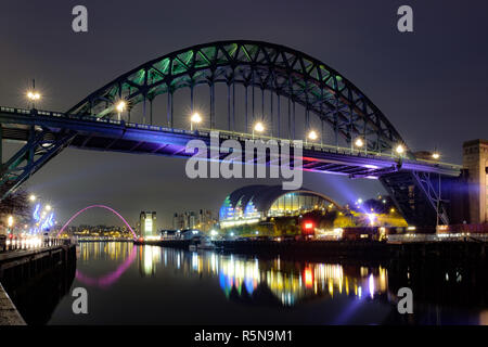 Le Tyne Bridge, Le Sage Gateshead Millennium Bridge et le, Newcastle-upon-Tyne Banque D'Images