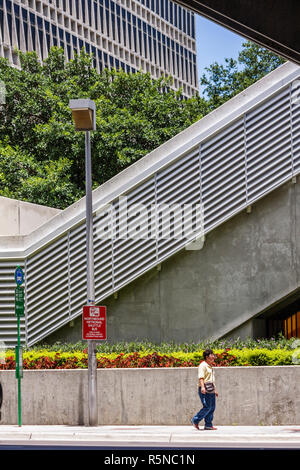 Miami Florida,NW 12th Avenue,Jackson Memorial Hospital,soins de santé,Asiatiques asiatiques immigrants ethniques minorités,homme hommes hommes adultes,marche, Banque D'Images