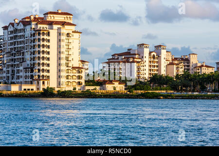 Miami Beach Florida,Fisher Island,Government Cut,canal d'expédition,front de mer,luxe,condominium résidentiel appartements bâtiment bâtiments ho Banque D'Images