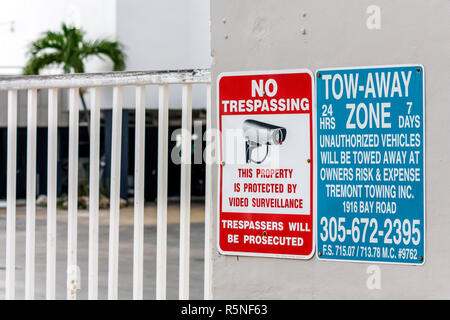 Miami Beach Florida,Ocean Drive,Royal Atlantic Condominiums,panneau,sécurité,protection,vidéosurveillance,pas d'intrusion,zone de remorquage,FL090930125 Banque D'Images
