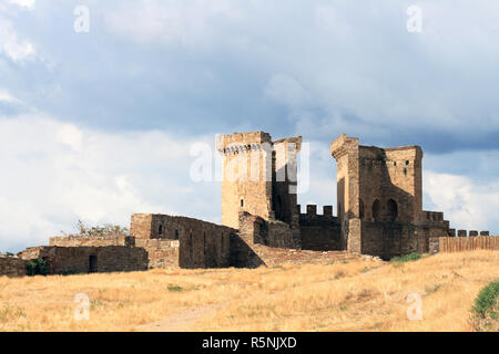 Beau paysage avec perturbation de l'ancienne forteresse génoise en Crimée Banque D'Images