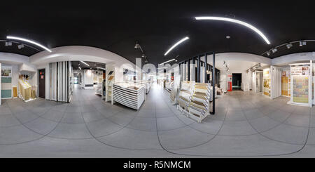 Vue panoramique à 360° de MINSK, BELARUS - Juin 2017 : panorama 360 angle view dans l'intérieur de carreaux de céramique moderne boutique, showroom salle de bain. 360 degrés entièrement sphériques panor transparente