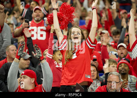 Indianapolis, Indiana, USA. 1er décembre 2018. Ohio State Buckeyes fans cheer au grand championnat NCAA 10 football match entre le nord-ouest de l'Ohio State Buckeyes Wildcats & au Lucas Oil Stadium à Indianapolis, Indiana. JP Waldron/Cal Sport Media/Alamy Live News Banque D'Images