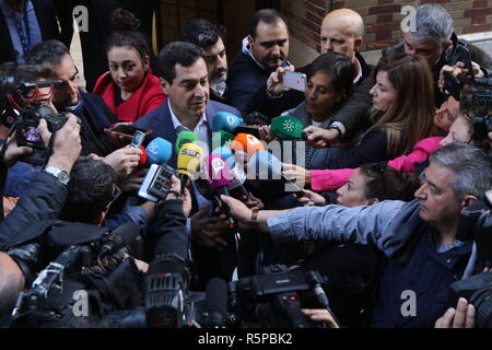 2 décembre 2018 - 2 décembre 2018 (Malaga) Le président de la PP-A et candidat à la présidence de la Junta de AndalucÃ-a, Juanma Moreno, exerce son droit de vote lors des élections au Parlement de l'Andalousie à l'école Sacré-Cœur de Jésus à Malaga Crédit : Lorenzo Carnero/ZUMA/Alamy Fil Live News Banque D'Images