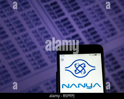 Kiev, Ukraine. 2 Décembre, 2018. Logo Nanya Technology Corporation vu affichée sur téléphone intelligent. Crédit : Igor Golovniov SOPA/Images/ZUMA/Alamy Fil Live News Banque D'Images