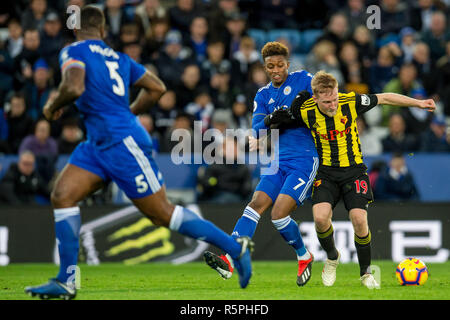 Leicester, Royaume-Uni. 1er décembre 2018. Gris Demarai de Leicester City batailles avec Hughes, de Watford au cours de la Premier League match entre Leicester City et Watford au King Power Stadium, Leicester, Angleterre le 1 décembre 2018. Photo par Matthieu Buchan : Crédit Photos UK Sports Ltd/Alamy Live News Banque D'Images