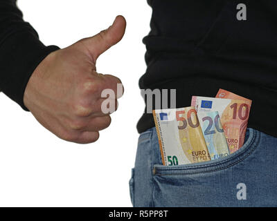 L'homme en jean bleu showing thumb up et billets en euros, l'argent dans la poche isolé sur fond blanc Banque D'Images