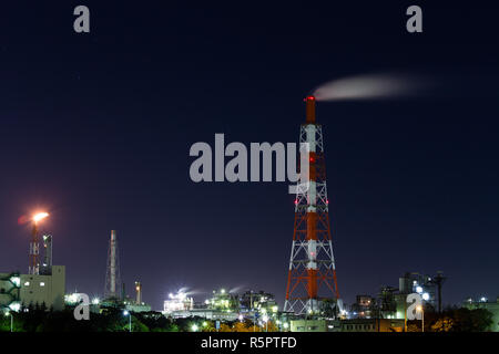 Vue de nuit sur les installations industrielles à Yokkaichi Banque D'Images