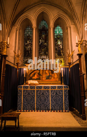 Londres, Royaume-Uni - 01 février 2017 : vue de l'intérieur de la cathédrale de Southwark. Construite en style gothique entre 1220 et 1420 il a été un lieu de Christian wor Banque D'Images