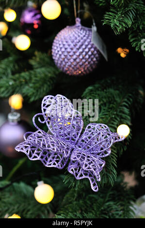 Décoration de Noël sur un arbre Banque D'Images