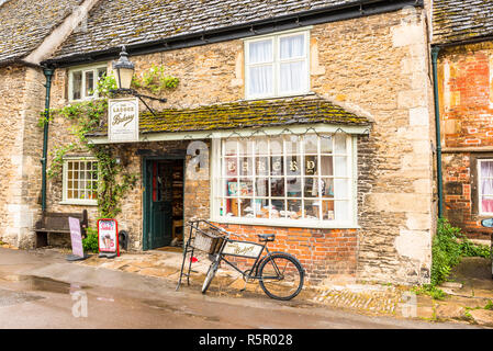 Le Village de Lacock dans Boulangerie Lacock, Wiltshire. Banque D'Images