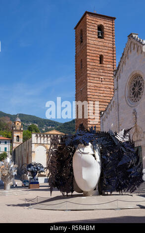 Clocher de la cathédrale de San Martino, Piazza del Duomo, Pietrasanta, Toscane, Italie Banque D'Images