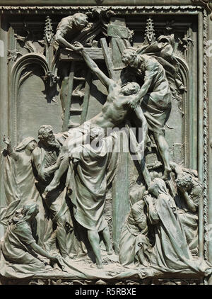 Descente de croix, détail de la porte de bronze de la principale cathédrale de Milan, le Duomo di Santa Maria Nascente, Milan, Lombardie, Italie Banque D'Images