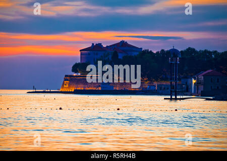 Zadar waterfront au coucher du soleil d'or Banque D'Images